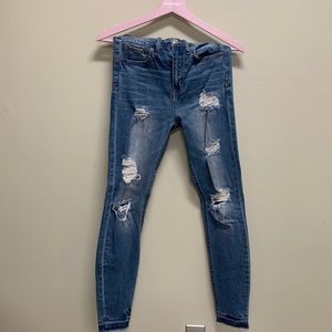 Brand new Aeropostale size 0 cheeky jegging jeans! Super comfy and high waisted